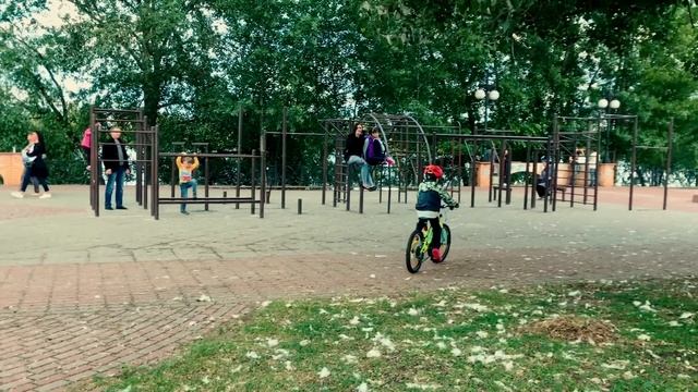 У велосипеда СПУСТИЛО КОЛЕСО смотреть онлайн