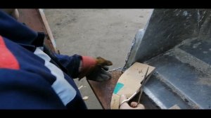 Поменял нож передний экскаватор-погрузчик JCB3CX