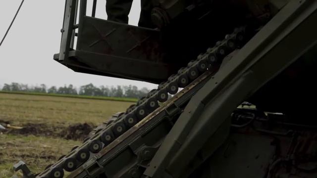 Battle For Ukraine⚔️ 🇷🇺 🇺🇦 HEAVY DUTY 203mm 2S7 Pion Artillery in Action смотреть онлайн