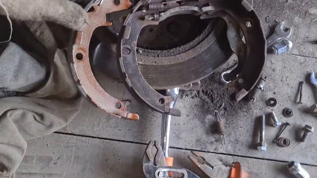 Замена колодок ручника на #lifanx60  для #drive2ru