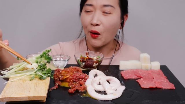 소 등골 육회 리얼사운드 먹방 ASMR Beef Spine Bone Marrow,Beef Tartare(yukhoe) MUKBANG EATING SOUNDS NO TALKING смотреть онлайн
