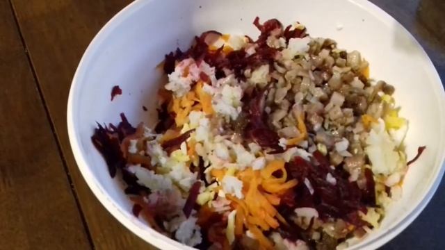 Салат "Ленивая шуба", Кухонные дела Надежды, кухня #сельдьподшубой #лениваяшуба смотреть онлайн
