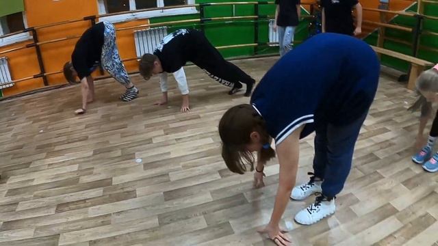 Разминка группы "Hip-Hop 10+ лет Рома" смотреть онлайн