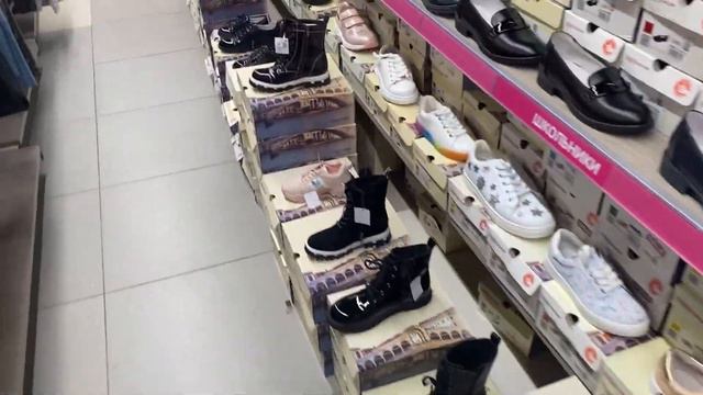 Поход по магазинам. Прогулка по городу и просто болтовня . (Видео было снято в октябре 2022 года) смотреть онлайн