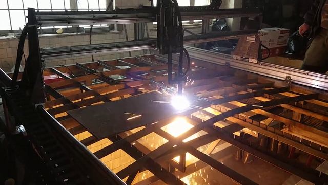 Плазменная резка ЧПУ. Рез листа 10 мм. смотреть онлайн