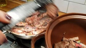 Говядина с черносливом в томатном соусе