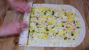 Закуска из лаваша / Лаваш с крабовыми палочками, кукурузой и сыром в духовке