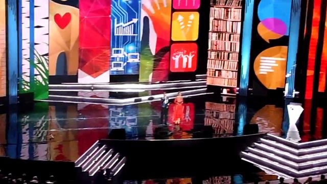 Выход ведущих на церемонии награждения победителей губернаторской премии Наше Подмосковье
