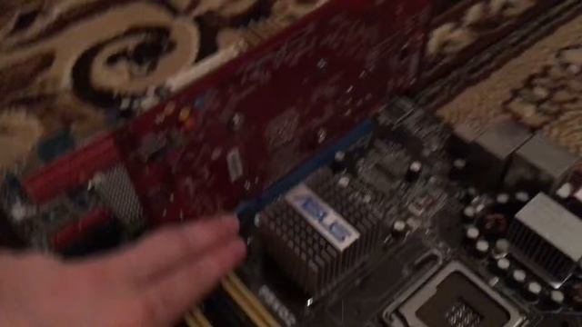 Как вытащить видеокарту одной рукой за 2 секунды? смотреть онлайн