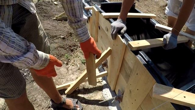 ДОМ С НУЛЯ - 3. /4 серия/ ОПАЛУБКА Цоколя | КАРКАСЫ | Заливка БЕТОНА смотреть онлайн