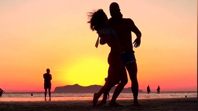 Serafino e Marika [Imitadora] • Bachata Sensual En La Playa • Sicily 2017 смотреть онлайн