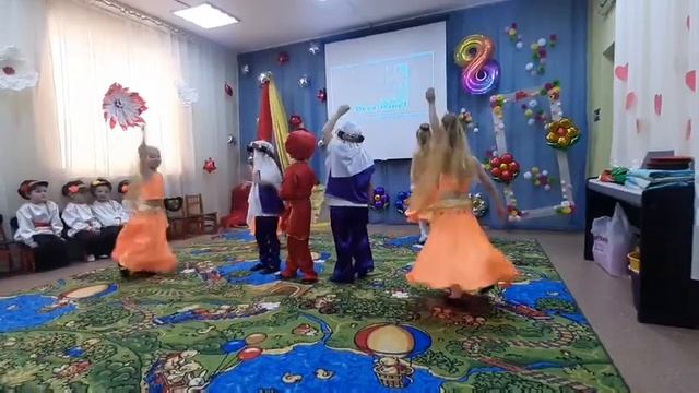 старшая группа, праздник 8 Марта смотреть онлайн