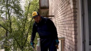 Монтаж сайдинга на балконе.Отделка перил сайдингом с улицы.