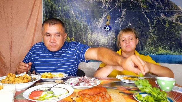 ПОЛ ДЕРЕВА ЗАСУНУЛ - НЕПЕРЕДАВАЕМЫЕ ОЩУЩЕНИЯ // ВОТ ЭТО НАСТОЯЩАЯ ДЕРЕВНЯ // MUKBANG