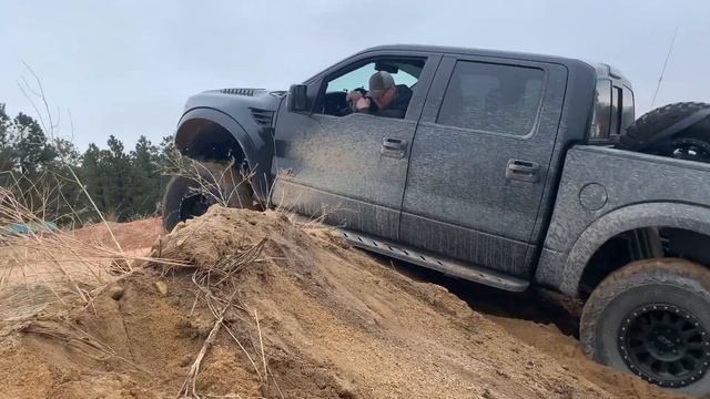 Porsche Cayenne Off-roading (Episode 1) смотреть онлайн