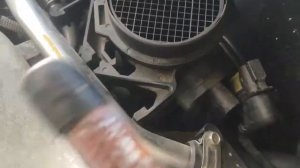 Mercedes W211  P0101 Замена Датчика расхода воздуха REPLACE THE MAF SENSOR ON MERCEDES W211  P0101