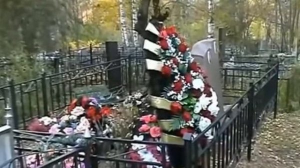 Почему нельзя ставить  венки на могилах!