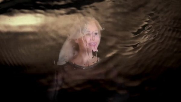 Sensual Meditation. Element of water. Feminine energy. Hypnotic intuitive dance.