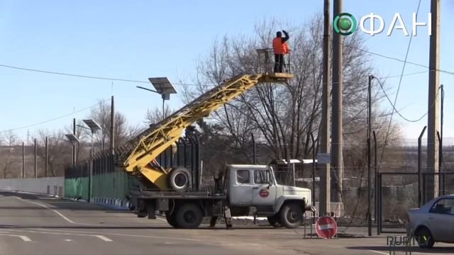 В освобожденном городе Счастье начались восстановительные работ смотреть онлайн