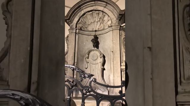 Жером Дюкенуа Старший Писающий мальчик. 1619 Manneken Pis Бронза. Высота 61 см Брюссель смотреть онлайн