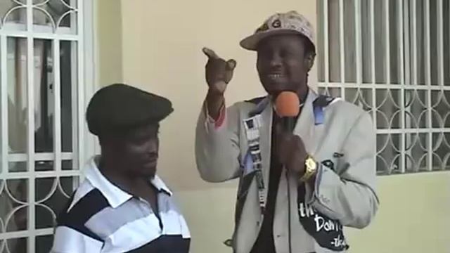 AVIS DU PUBLIC PRESENTE VUE DE LOIN PARLE смотреть онлайн