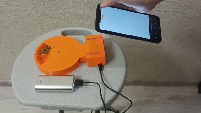 Автоматизированная кормушка для домашних животных на управлении с телефона смотреть онлайн