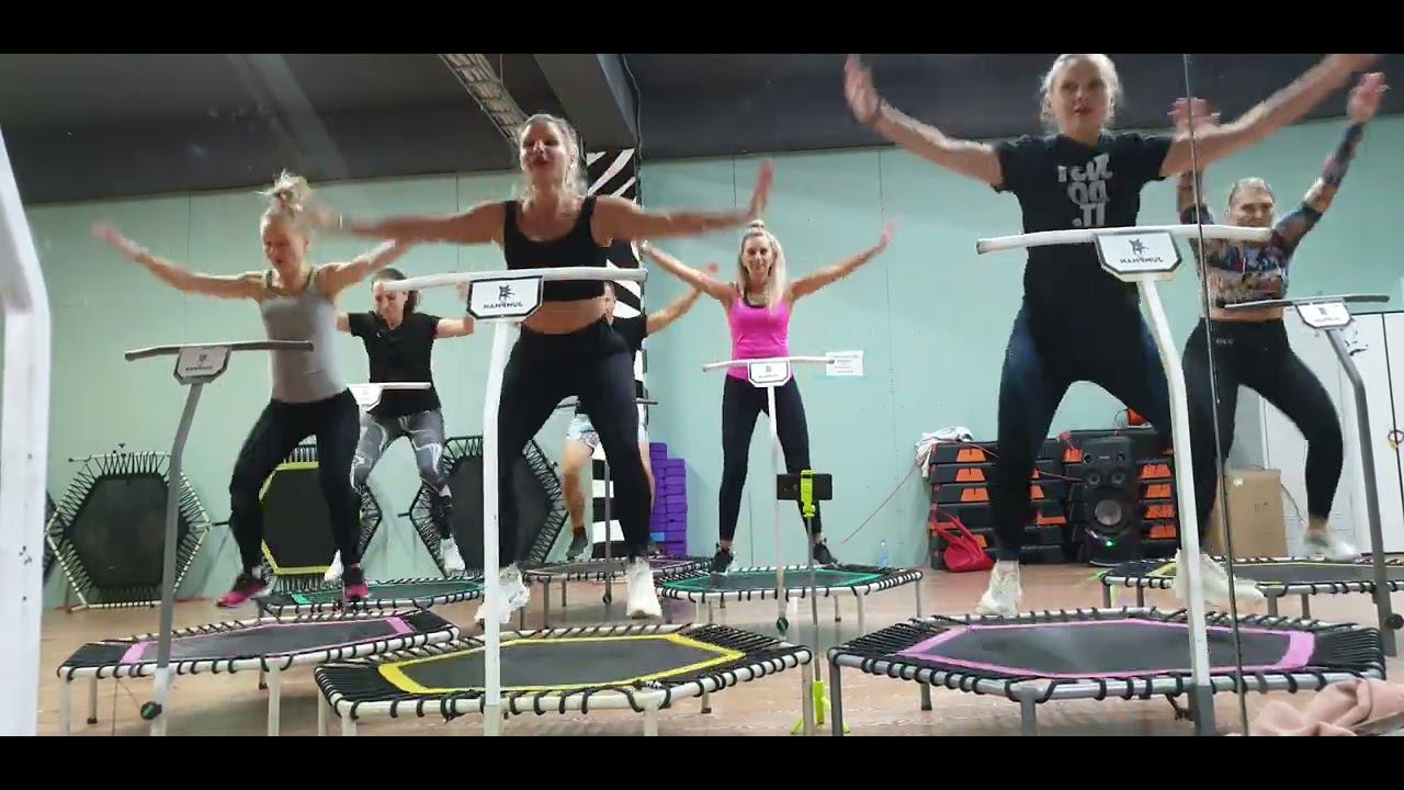 просто кайфовый трек... вставай с нами ... худеем вместе минус булочка за 5 минут смотреть онлайн