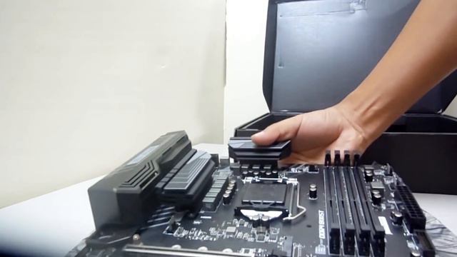 MSI Z370 SLI PLUS Unboxing смотреть онлайн