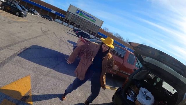 Insane $$$ Goodwill Bins Video Game Haul....bruh... смотреть онлайн
