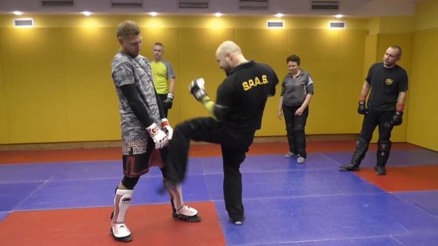 Остановка захвата рукой, ломаем пальцы. Street Fighting S.P.A.S.