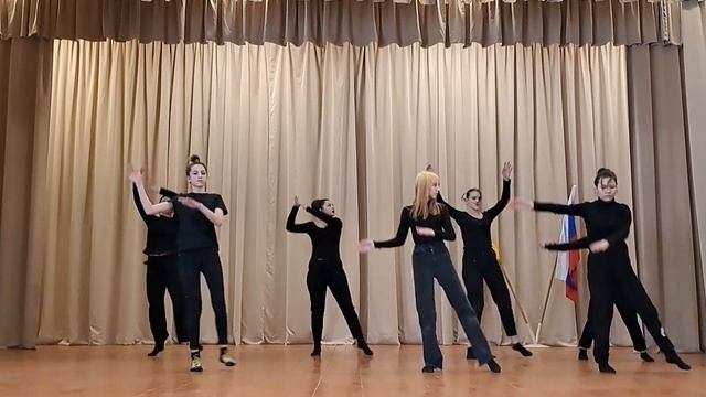Танцевальный коллектив "Кураж". Танец "Встанем". смотреть онлайн