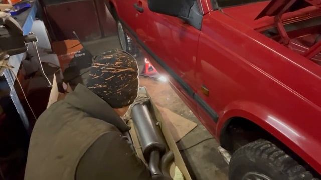 Installing Simons exhaust on my Volvo 940 turbo смотреть онлайн