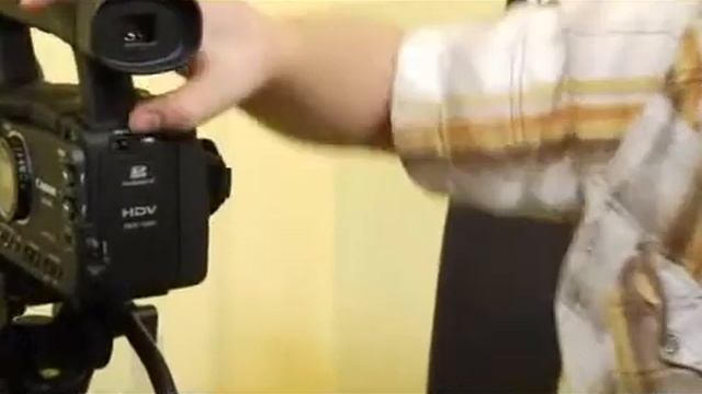How to Charge a Battery for the Canon XH A1 смотреть онлайн