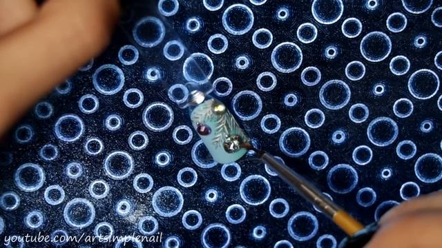 Новогодний дизайн ногтей - Шарики, игрушки на елке. Маникюр елочные украшения смотреть онлайн