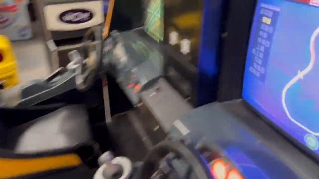 Race for your life! It's the Battle Gear 3 Arcade Machine... смотреть онлайн