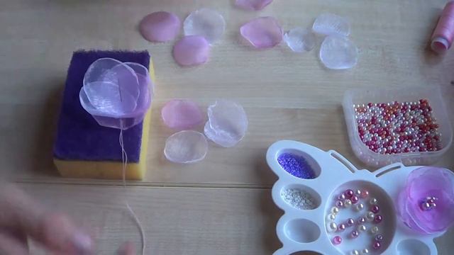 Декор майки цветами из органзы. T-shirt Decor With Organza Flowers.