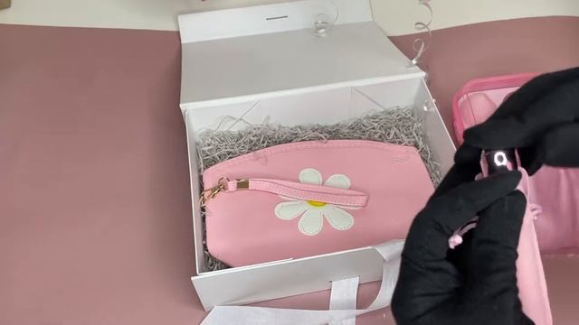 Подарочный набор 4 в 1/Косметичка/Маска для сна/Атомайзер/4 спонжа