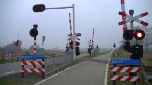 Spoorwegovergang Hindeloopen // Dutch railroad crossing