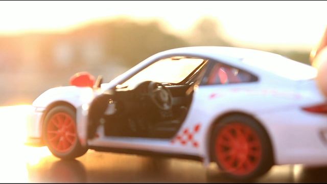 Porsche 911 GT3 RS Diecast Model 1/36 Kinsmart