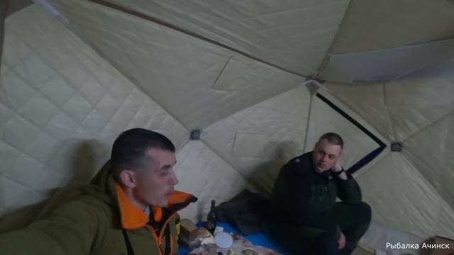 ОЗЕРО В ОГНЕ!ПОЖАР НА РЫБАЛКЕ!рыбалка на крупного карася весенняя ловля карася со льда смотреть онлайн