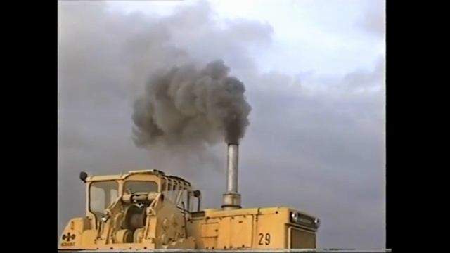 Komatsu D 355C Kaltstart смотреть онлайн