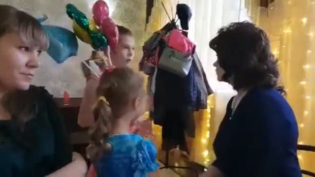 Ульянушка поздравляет бабушку с днем рождения! смотреть онлайн