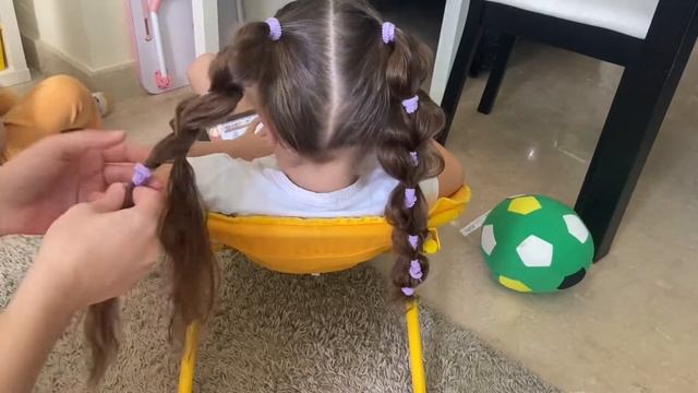 Модная причёска для девочки. Причёска в школу. Стильная причёска. смотреть онлайн