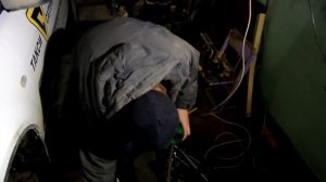 Самодельный нагнетатель масла из пластиковой канистры | Как залить масло в коробку передач.