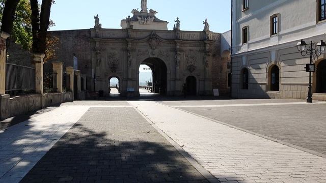 Plimbare prin cetatea Alba Iulia смотреть онлайн