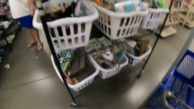 Thrifting Goodwill And Salvation Army To Flip Online | Having A CRISIS смотреть онлайн
