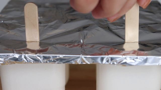 Vanilla Ice Cream Recipe With ONLY 3 Ingredients (In 3 Minutes) | Without Condensed Milk смотреть онлайн