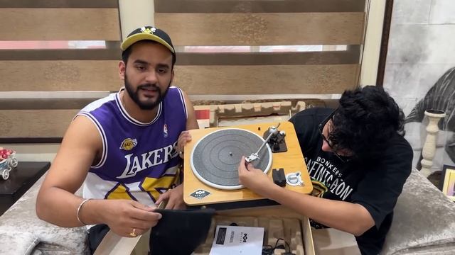 YouTube Sent Us A GIANT Mystery Box ? смотреть онлайн