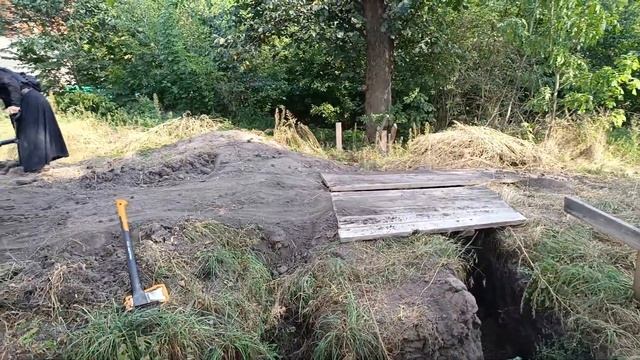 Отец Пахомий подготавливает место под фундамент.Томашовка.Монастырь.14.09.2023 смотреть онлайн