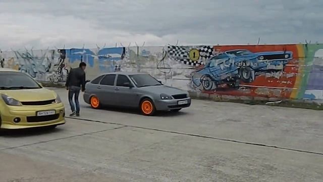 Nissan Note VS Lada Priora смотреть онлайн